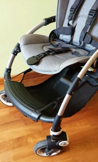 Carrito Bugaboo Bee gris con saco nido