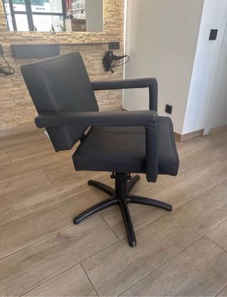 Sillón de peluquería negro hidráulico