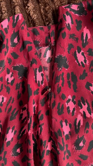 Falda leopardo roja y rosa