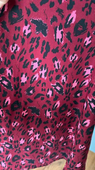 Falda leopardo roja y rosa