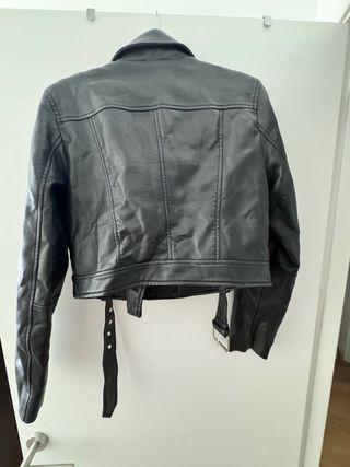 Chaqueta cuero Stradivarius negra