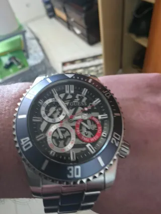 Reloj Guess plateado y azul