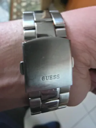 Reloj Guess plateado y azul