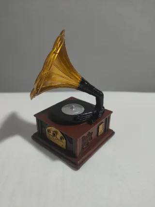 Figura Tocadiscos Vintage Marrón y Dorado