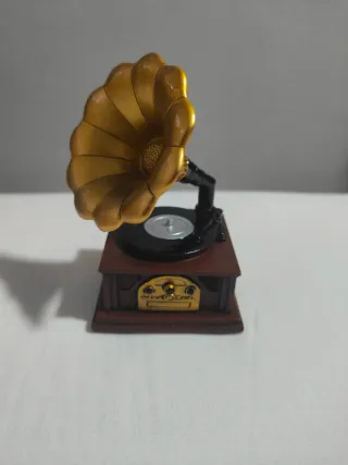 Figura Tocadiscos Vintage Marrón y Dorado