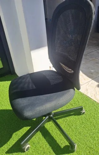 Silla de oficina negra