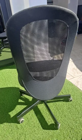 Silla de oficina negra