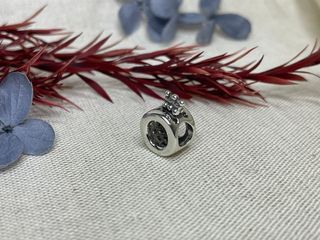 ✨ Charm Simbolo Pandora