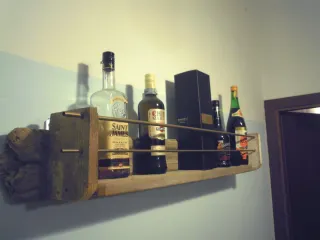 Portabottiglie in legno e metallo