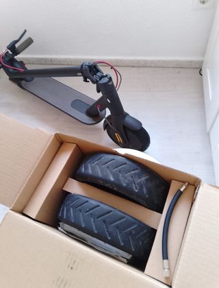 Patinete eléctrico con ruedas de recambio