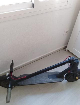 Patinete eléctrico con ruedas de recambio