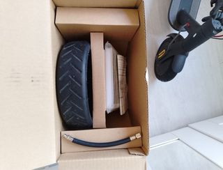 Patinete eléctrico con ruedas de recambio