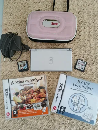 Nintendo DSi argentata