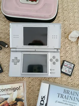Nintendo DSi argentata