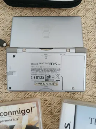 Nintendo DSi argentata
