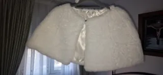 Chal de pelo blanco para niña