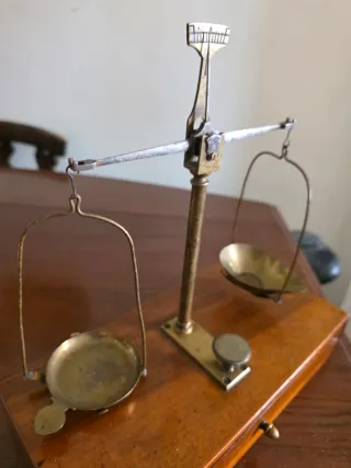 Balanza de precisión antigua vintage