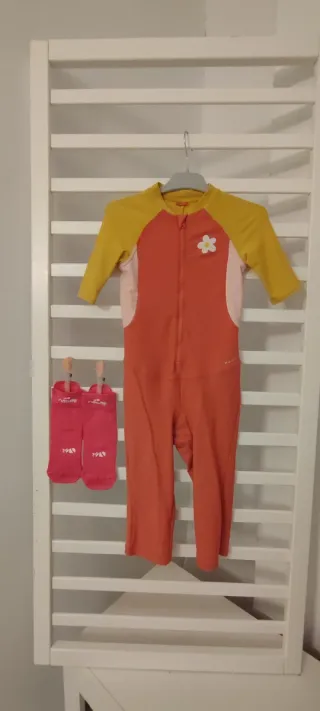 Neopreno y calcetines piscina