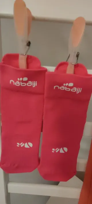 Neopreno y calcetines piscina