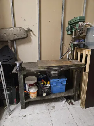 Taladro de columna y banco de trabajo