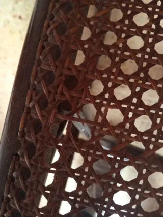 Mecedora de mimbre y madera