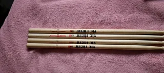 2 Pares Baquetas Vic Firth American Classic 5A