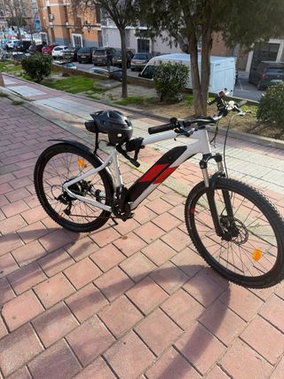 Bicicleta Eléctrica Blanca y Negra