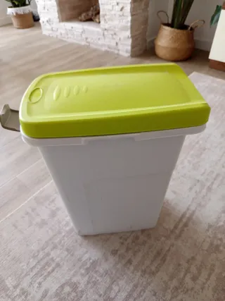 Contenedor hermético para piensos