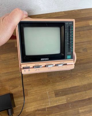 Precioso mini televisor Irradio vintage, rosa