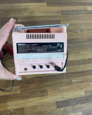 Precioso mini televisor Irradio vintage, rosa
