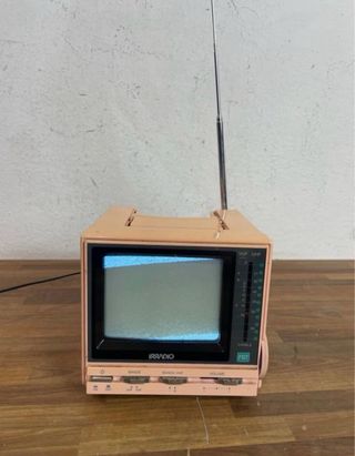 Precioso mini televisor Irradio vintage, rosa
