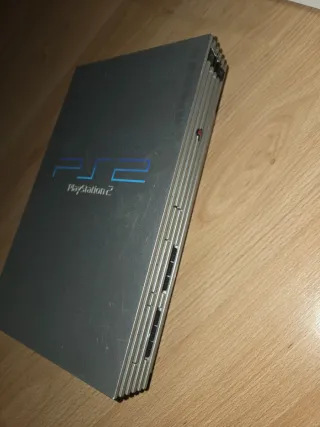 Consola Sony PlayStation 2 plateada en buen estado