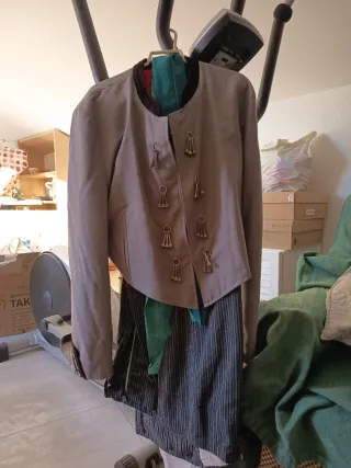 Chaquetilla Sevillana Negra y Roja