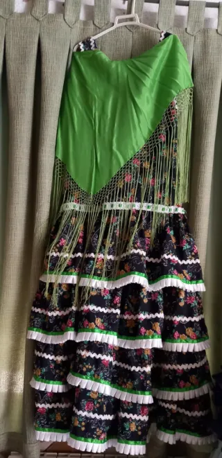 Chaquetilla Sevillana Negra y Roja