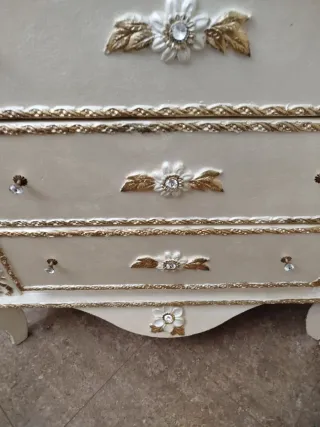 Cassettiera vintage oro e bianco