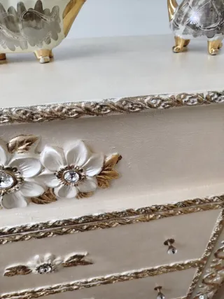 Cassettiera vintage oro e bianco