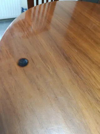 Mueble modular de madera, mesa y sillas