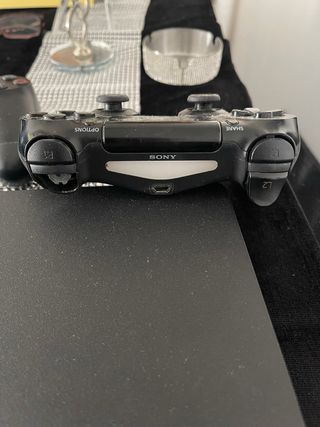 Vendo PlayStation 4 con todos sus cables