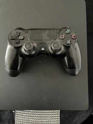 Vendo PlayStation 4 con todos sus cables