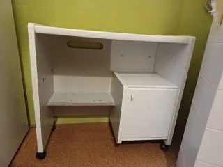 Secretária branca com gaveta