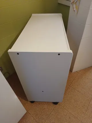 Secretária branca com gaveta