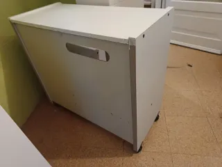 Secretária branca com gaveta