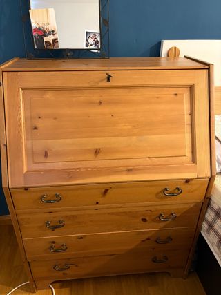 Escritorio-cajonera de madera