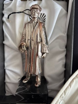 Figura abogado resina baño plata