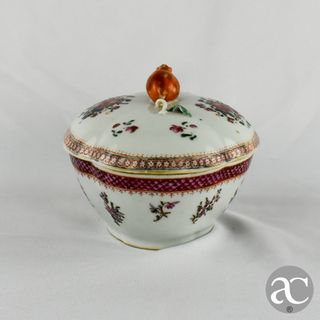 Pequena terrina / Caixa China, Período Qianlong