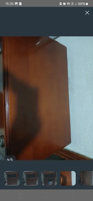 Mueble de madera con cajón y puertas