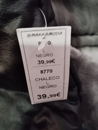 Chaleco negro con capucha Talla L