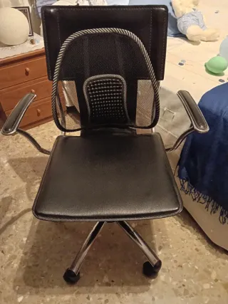 Dos sillas de oficina nuevas 15 € cada una