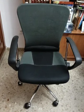Dos sillas de oficina nuevas 15 € cada una