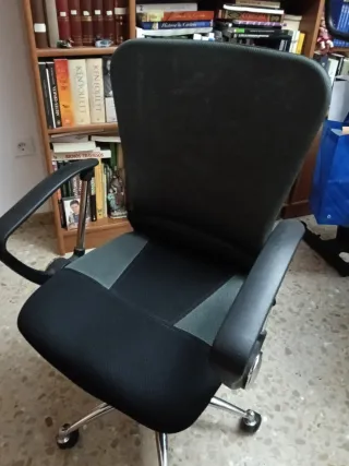 Dos sillas de oficina nuevas 15 € cada una